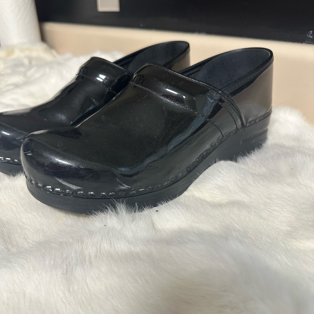 Danskins size 9 nursing shoes — very very good condition.
